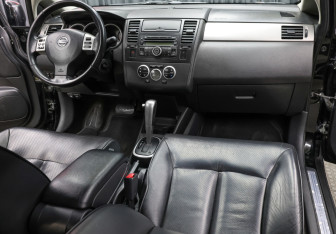 Подержанный автомобиль Nissan Tiida Hatchback 2007 года (11 фото)