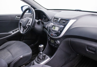 Подержанный автомобиль Hyundai Solaris Hatchback 2012 года (10 фото)
