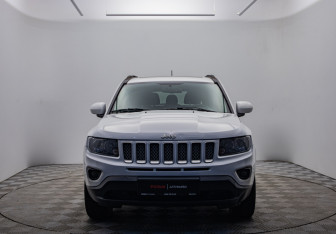 Подержанный автомобиль Jeep Compass 2013 года (2 фото)