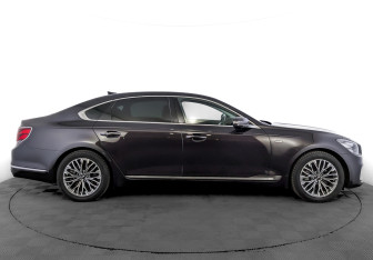 Подержанный автомобиль Kia K900 2019 года (4 фото)