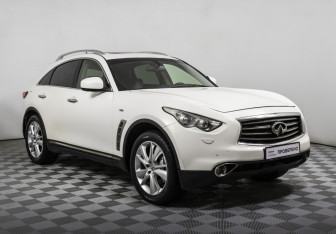 Подержанный автомобиль Infiniti FX 2013 года (3 фото)