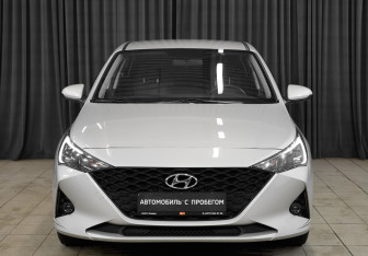 Подержанный автомобиль Hyundai Solaris Sedan 2020 года (2 фото)