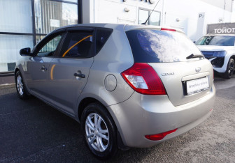 Подержанный автомобиль Kia Ceed Hatchback 2011 года (7 фото)