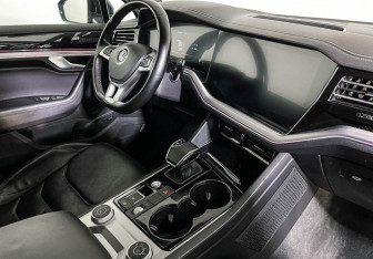 Подержанный автомобиль Volkswagen Touareg 2019 года (9 фото)