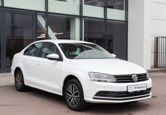 Подержанный автомобиль Volkswagen Jetta Sedan 2017 года (3 фото)