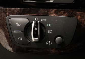 Подержанный автомобиль Audi Q7 2016 года (17 фото)