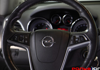 Подержанный автомобиль Opel Mokka 2013 года (13 фото)