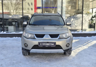 Подержанный автомобиль Mitsubishi Outlander 2008 года (2 фото)