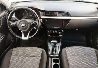 Подержанный автомобиль Kia Rio Hatchback 2018 года (9 фото)