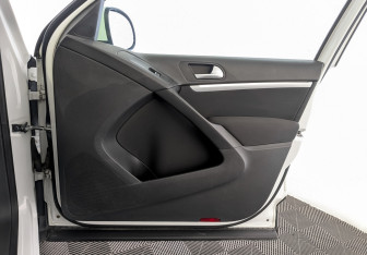 Подержанный автомобиль Volkswagen Tiguan 2015 года (24 фото)