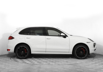 Подержанный автомобиль Porsche Cayenne 2013 года (4 фото)