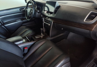 Подержанный автомобиль Nissan Teana 2011 года (10 фото)