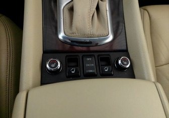 Подержанный автомобиль Infiniti EX 2012 года (16 фото)