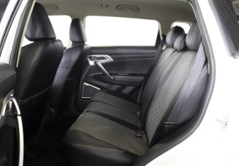 Подержанный автомобиль Geely Atlas 2018 года (10 фото)