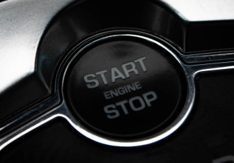 Подержанный автомобиль Jaguar XF Sedan 2011 года (18 фото)