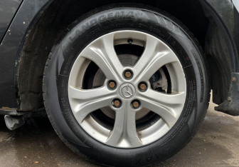 Подержанный автомобиль Mazda 3 Sedan 2011 года (9 фото)