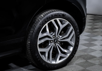 Подержанный автомобиль Land Rover Range Rover Evoque 2022 года (15 фото)