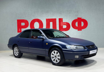 Подержанный автомобиль Toyota Camry Sedan 1998 года (3 фото)