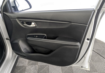 Подержанный автомобиль Kia Rio Hatchback 2019 года (24 фото)