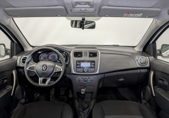 Подержанный автомобиль Renault Logan Sedan 2021 года (14 фото)