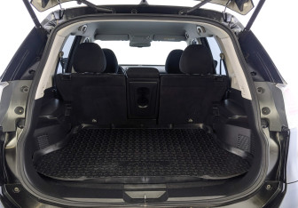 Подержанный автомобиль Nissan X-Trail 2017 года (10 фото)