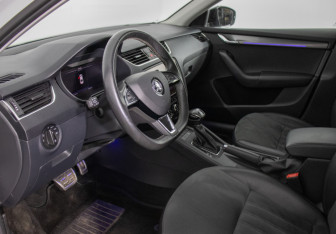 Подержанный автомобиль Skoda Octavia Liftback 2017 года (10 фото)