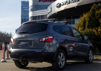 Подержанный автомобиль Nissan Qashqai+2 2010 года (4 фото)