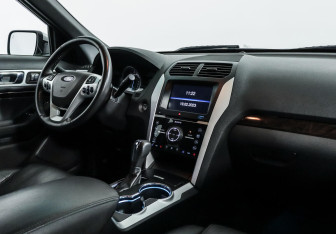 Подержанный автомобиль Ford Explorer 2014 года (5 фото)