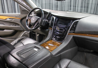 Подержанный автомобиль Cadillac Escalade Suv 2019 года (11 фото)