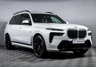 Подержанный автомобиль BMW X7 2023 года (3 фото)