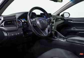 Подержанный автомобиль Toyota Camry Sedan 2021 года (9 фото)