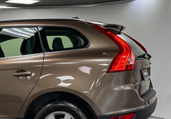 Подержанный автомобиль Volvo XC60 2011 года (20 фото)