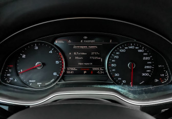 Подержанный автомобиль Audi Q7 2016 года (15 фото)