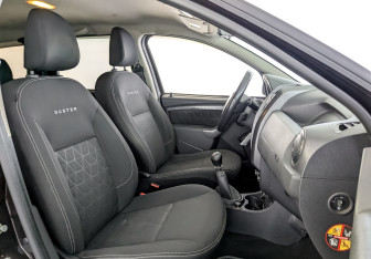 Подержанный автомобиль Renault Duster 2017 года (23 фото)