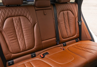 Подержанный автомобиль BMW X5 2018 года (13 фото)