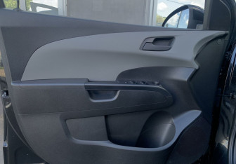 Подержанный автомобиль Chevrolet Aveo Hatchback 2013 года (11 фото)