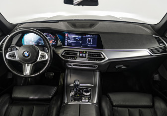 Подержанный автомобиль BMW X5 2019 года (15 фото)