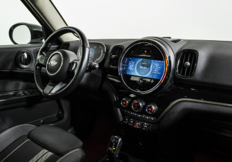 Подержанный автомобиль MINI Countryman 2022 года (9 фото)