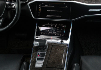 Подержанный автомобиль Audi A7 2020 года (16 фото)