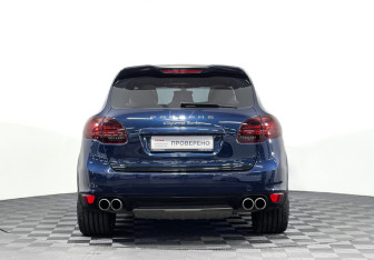 Подержанный автомобиль Porsche Cayenne 2012 года (6 фото)