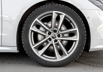 Подержанный автомобиль Audi A7 2021 года (18 фото)