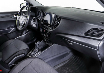 Подержанный автомобиль Hyundai Solaris Sedan 2021 года (9 фото)