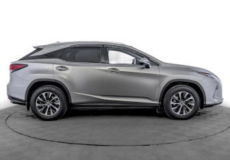 Подержанный автомобиль Lexus RX 2021 года (4 фото)