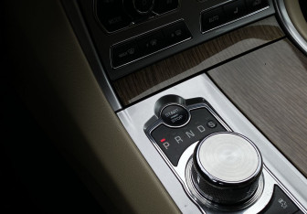 Подержанный автомобиль Jaguar XF Sedan 2013 года (16 фото)