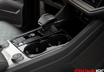 Подержанный автомобиль Volkswagen Touareg 2019 года (12 фото)