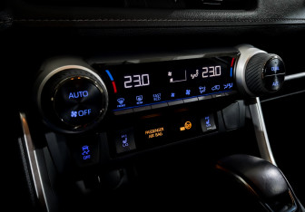 Подержанный автомобиль Toyota RAV4 2021 года (26 фото)