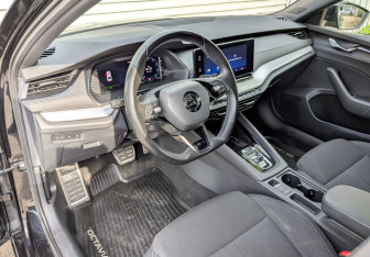 Подержанный автомобиль Skoda Octavia Liftback 2022 года (16 фото)