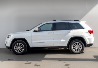 Подержанный автомобиль Jeep Grand Cherokee 2016 года (8 фото)