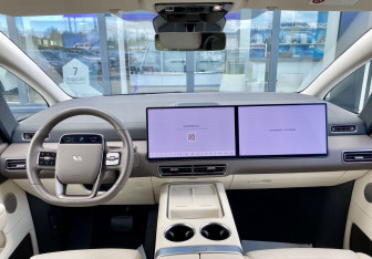 Подержанный автомобиль LiXiang Mega 2024 года (12 фото)