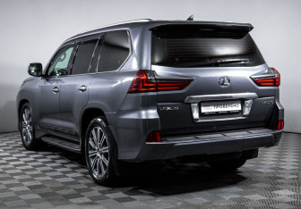 Подержанный автомобиль Lexus LX 2016 года (7 фото)